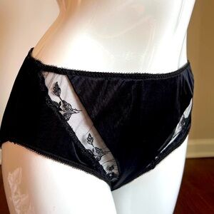 Vintage Lou Panties from Paris France! Chantilly Lace in Black L NWT
